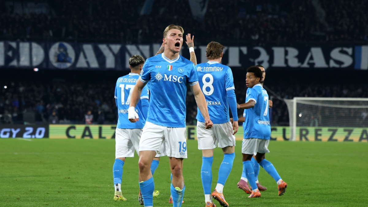 Il Napoli di Conte cancella la Juve di Spalletti, risponde all'Inter e si riprende la vetta (in attesa del Milan)