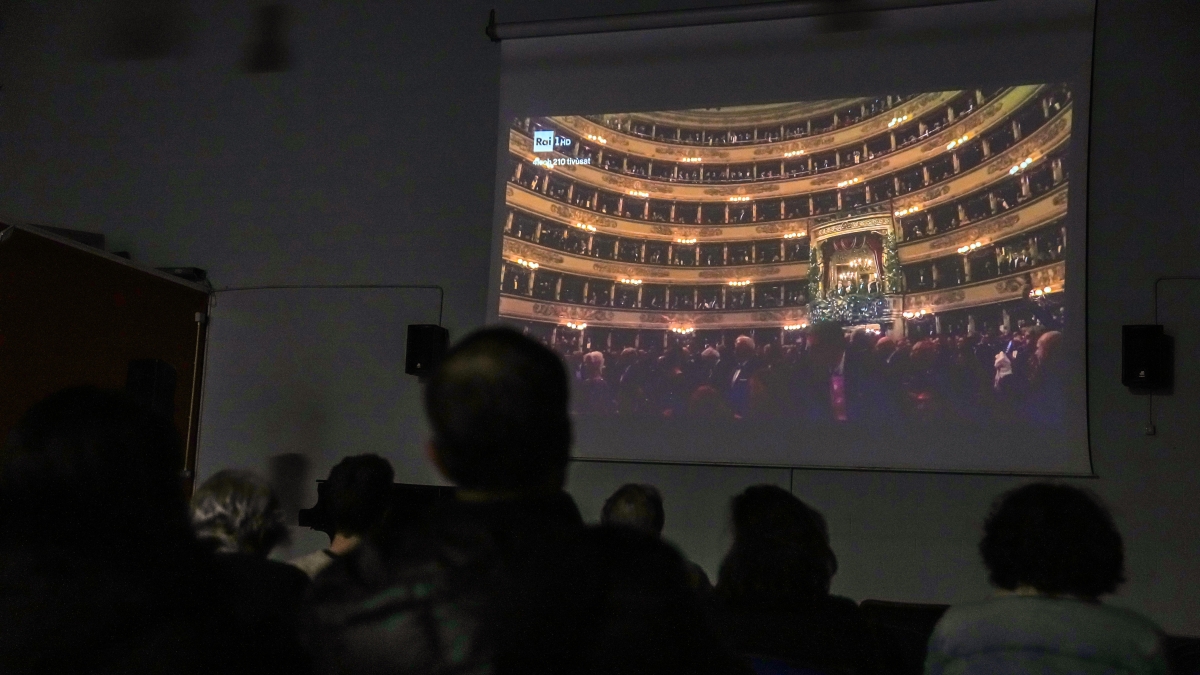La «Prima» della Scala diffusa, nella palestra di boxe di via Padova: la lirica alla prova del ring