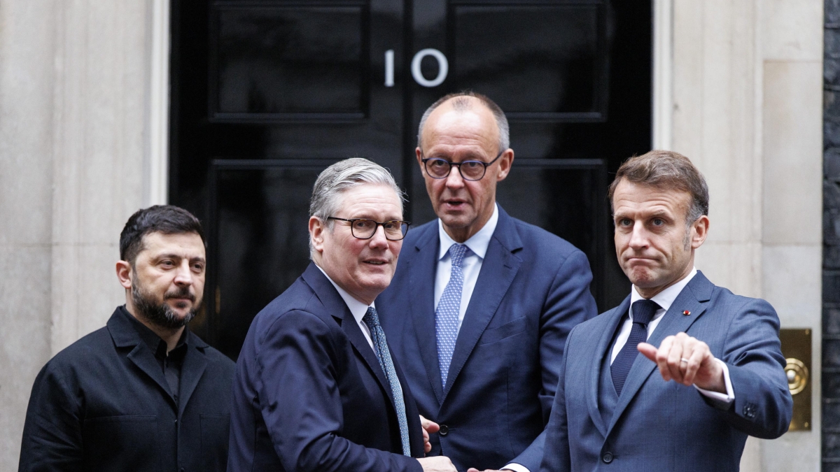 a londra l abbraccio europeo a zelensky non ceder242 terre a putin domani a roma trump europa va in una brutta direzione