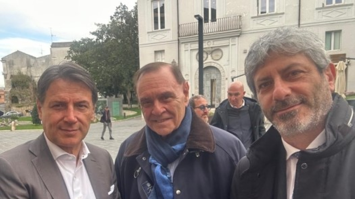 Dai «Mastellas» ai malumori 5 Stelle, lo slalom di Fico tra partiti e poltrone