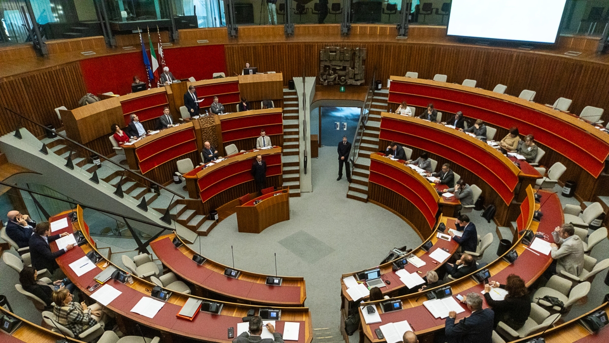 Bilancio, le minoranze all’attacco: «Il presidente descrive un Trentino che non c’è». Anche i sindacati preoccupati