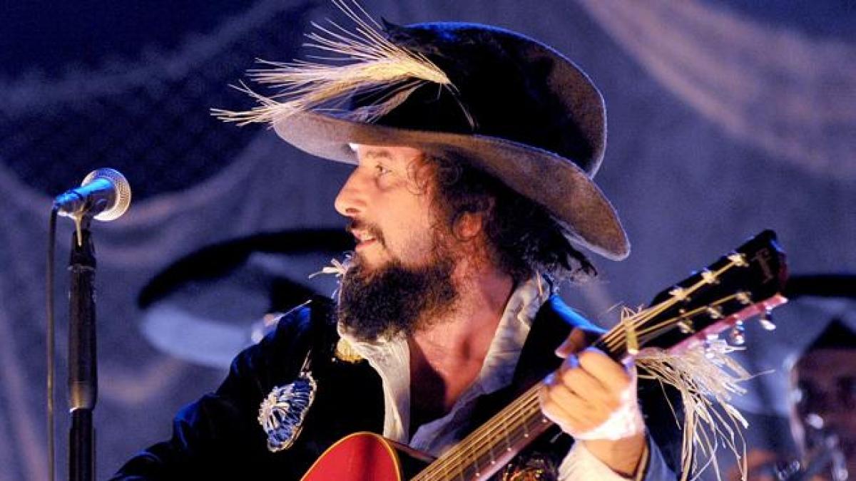 Vinicio Capossela compie 60 anni: ha studiato Economia, la vita privata riservatissima, 7 segreti