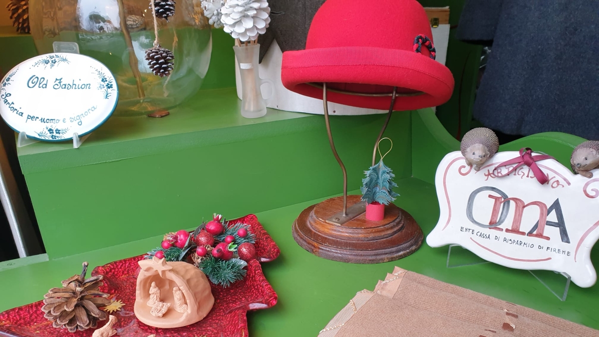 Tra i panni del Casentino a quello nei mercati, ecco i presepi di Firenze che finiscono in vetrina