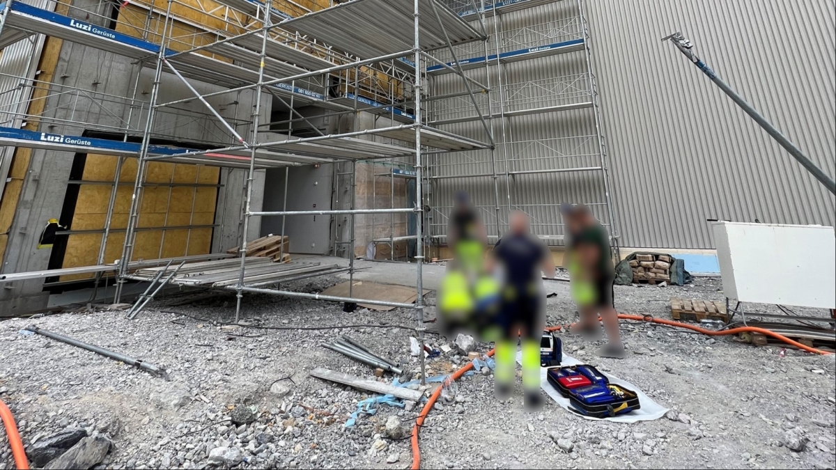 Napoli, operaio edile cade da un ponteggio alla stazione: soccorso al Pellegrini in gravi condizioni