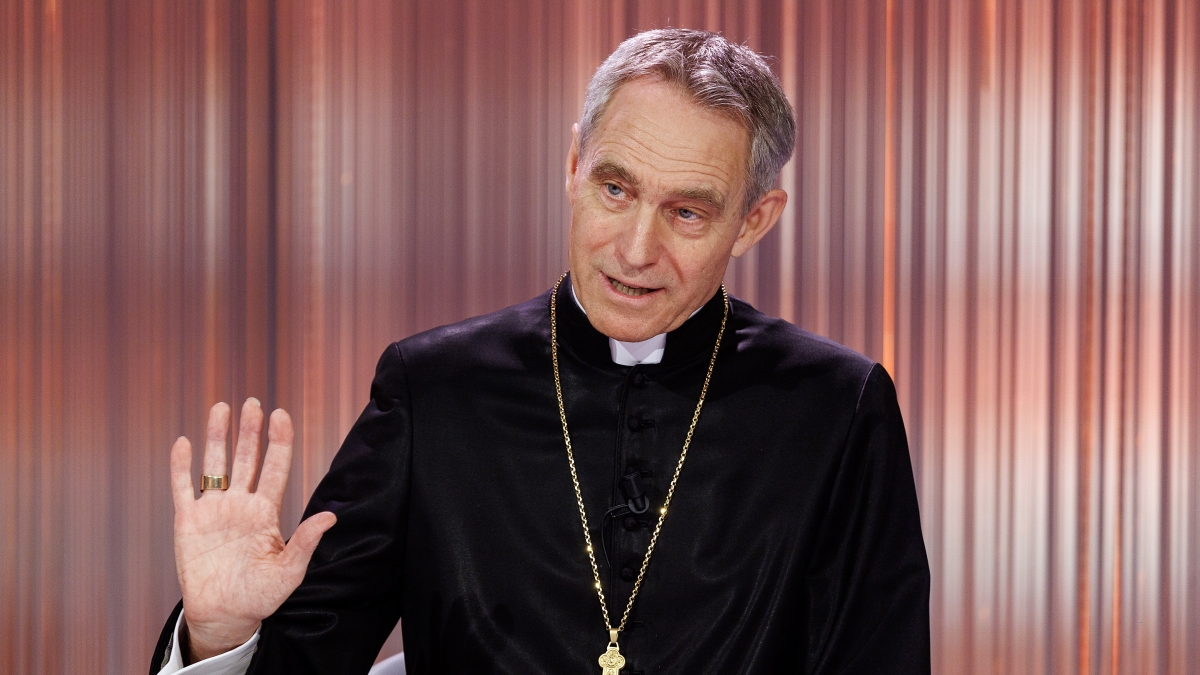 Padre Georg Gänswein: «Mi sono scusato e riconciliato con Francesco prima che morisse. Ho pregato sulla sua tomba»