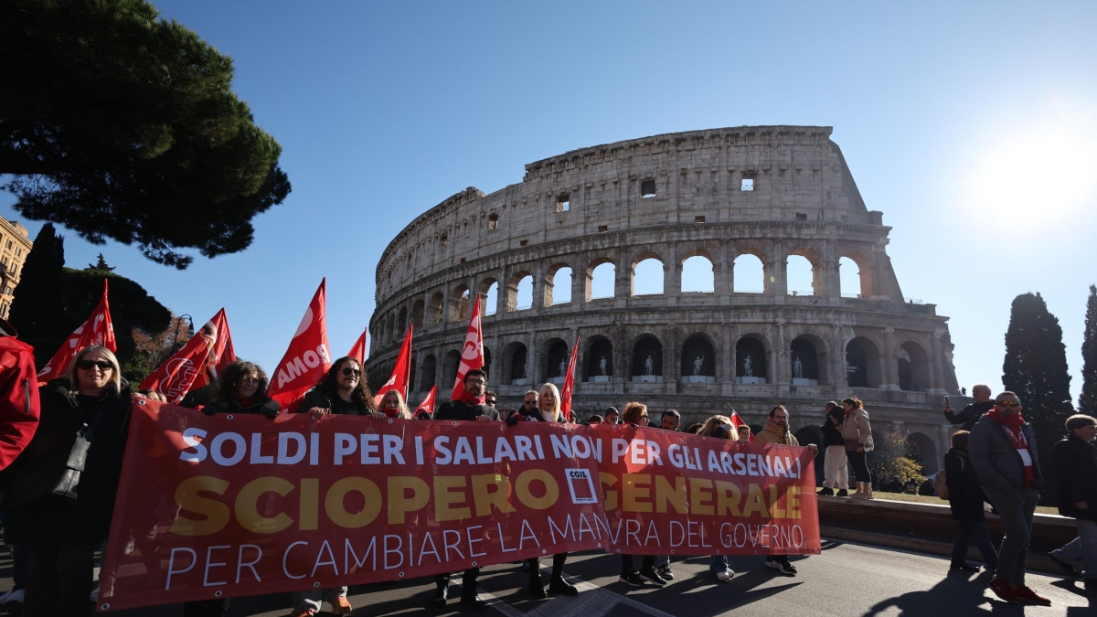 Sciopero generale Cgil a Roma, corteo e disagi dalla scuola alla sanità: regolari bus, metro e tram Atac