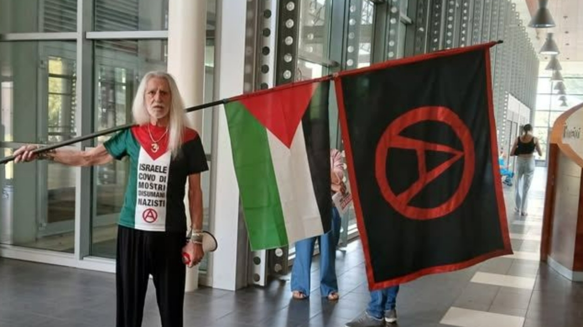 Morto Sigfrido Filippi, sempre presente alle manifestazioni a Firenze con la bandiera anarchica: aveva 75 anni