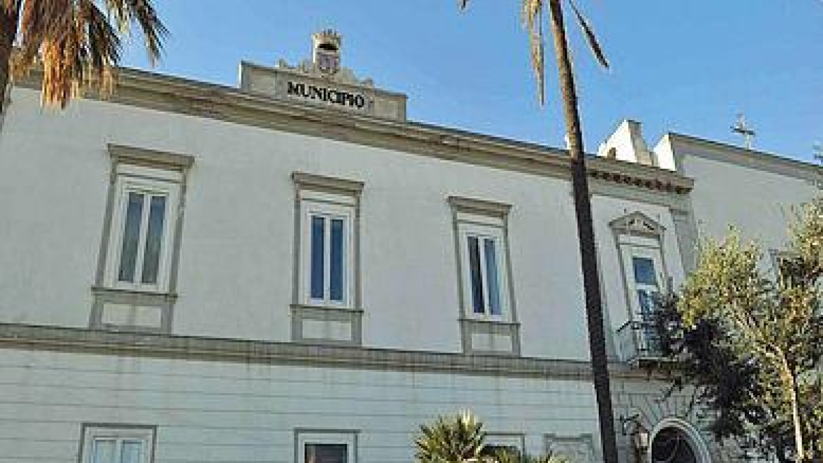 «Falso ideologico», a Forio d'Ischia rinviati a giudizio due assessori e cinque consiglieri