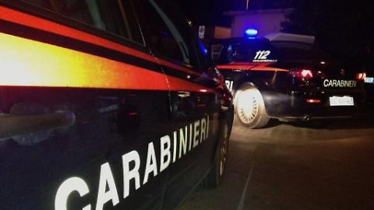 Melito, travolge con l'auto i suoceri (che l'avevano appena denunciato ai carabinieri) e fugge: arrestato 19enne