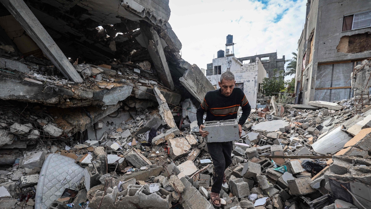 Bologna, il preside cancella l'incontro con i due obiettori dell'esercito israeliano: «Manca il contradditorio»