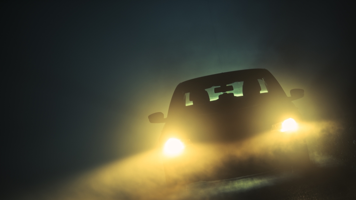 Capaccio Paestum, paura nella notte: insegue e sperona un'auto con tre ragazze a bordo