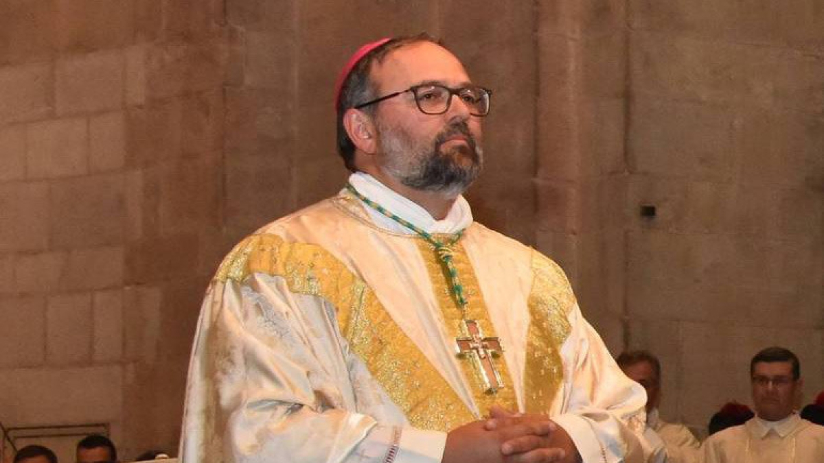 Camaiore, riti satanici in una chiesa. La Diocesi: «Un rito iniziatico, la profanazione sull'altare»