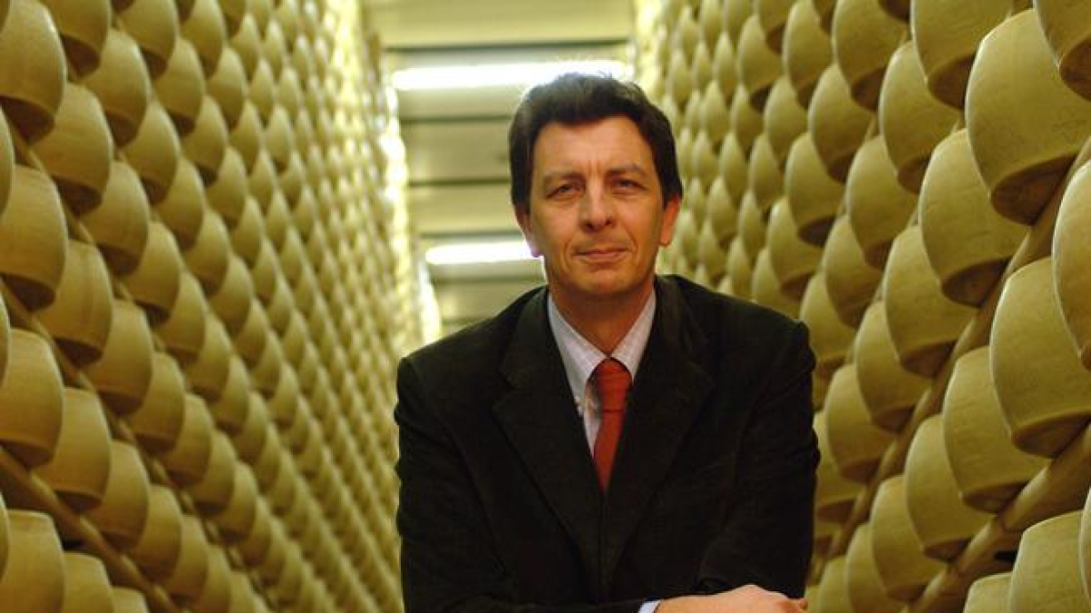 Le forme di grana per la pace. Giro d’Italia sui treni lombardi