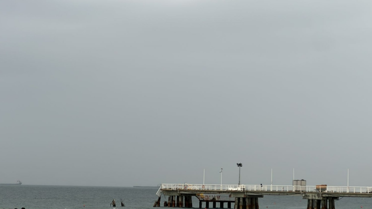 Marina di Massa, il pontile (semidistrutto) liberato dalla Guang Rong: la nave è arrivata a Livorno dove sarà rottamata