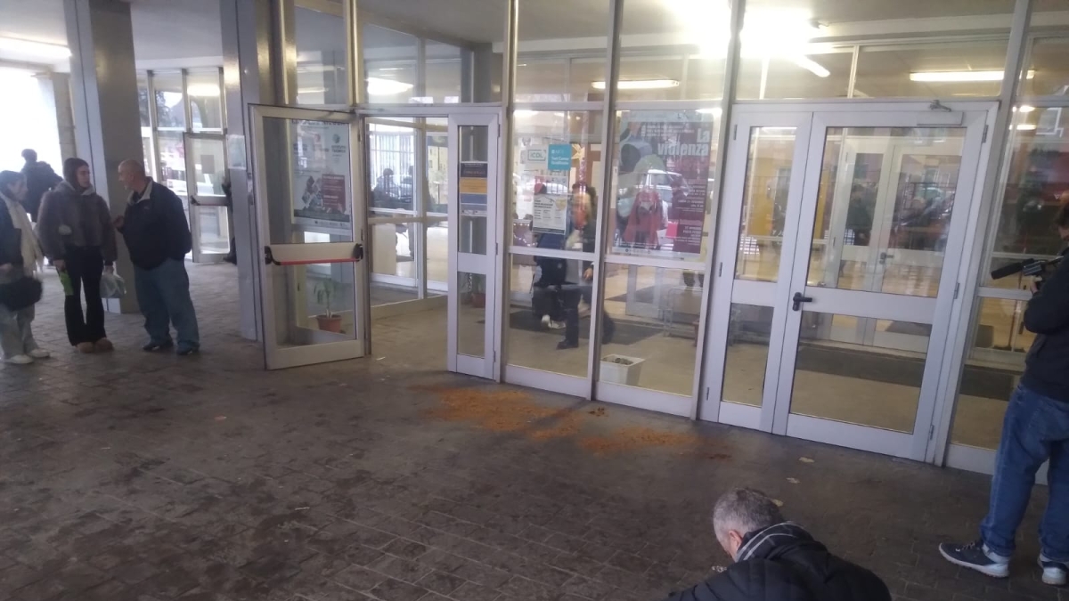 Sesto San Giovanni, spedizione punitiva all'uscita da scuola: in tre accoltellano studente 18enne ma è il bersaglio sbagliato