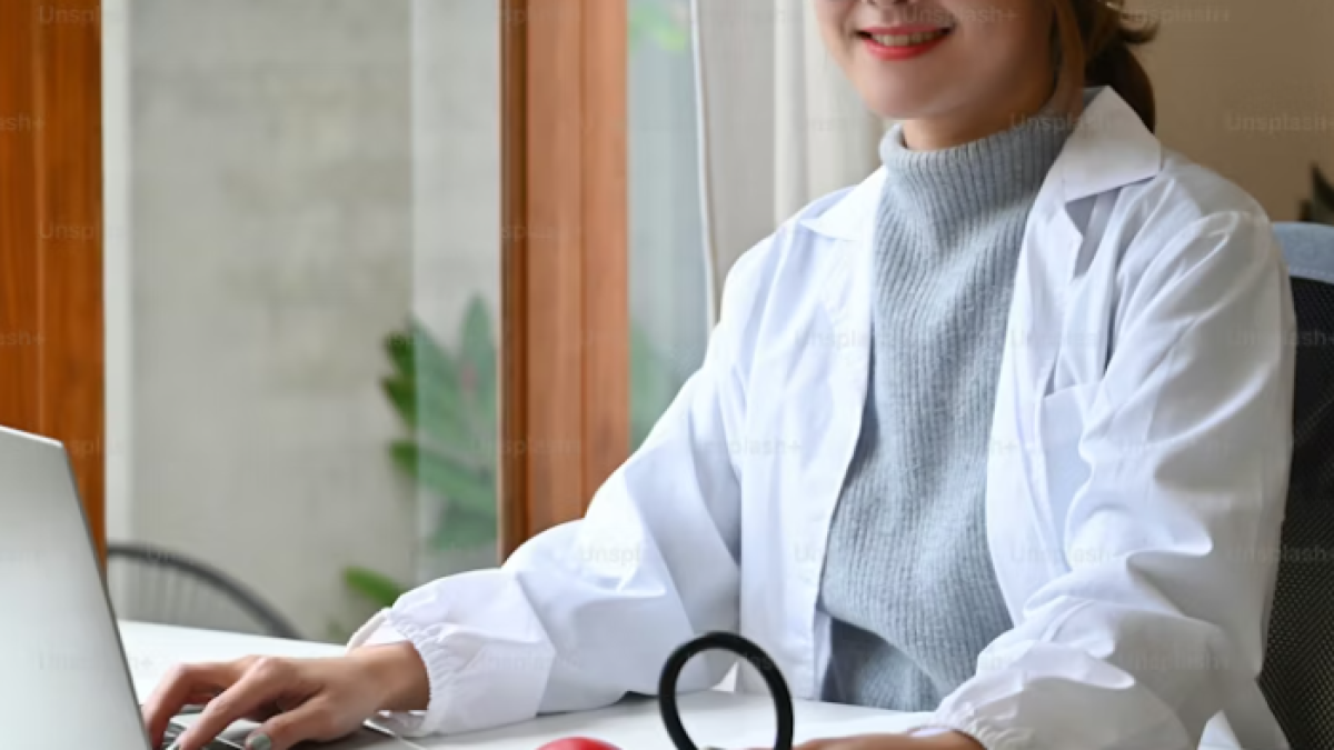 Milano, falsa endocrinologa si spaccia per una dottoressa sua omonima e viene assunta: per mesi cura oltre 800 pazienti