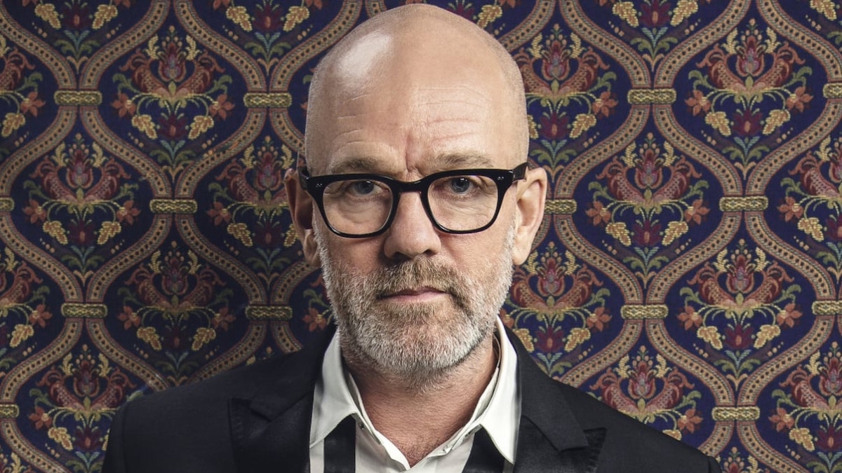 Michael Stipe compie 66 anni: la passione per la fotografia, la collaborazione mancata con Cobain, la vita privata riservata, 7 segreti