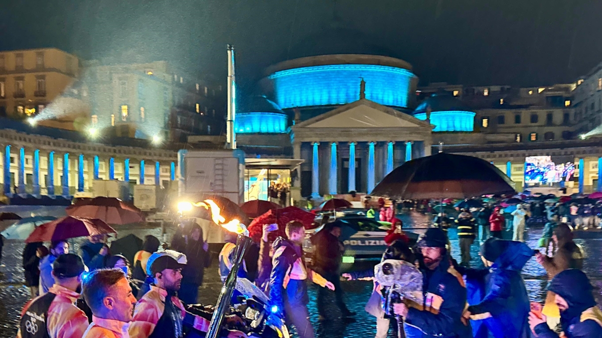 Milano-Cortina, Fabio Cannavaro ultimo tedoforo nella sua Napoli