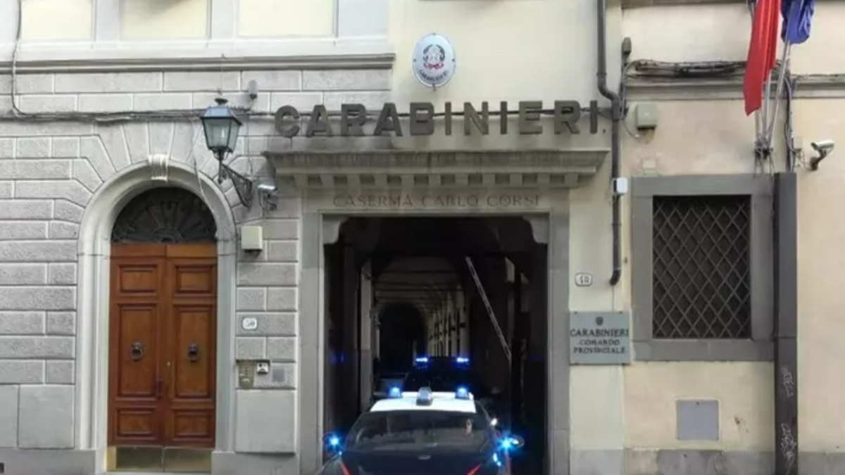 Firenze, paura all’Otel: dopo la rissa cacciato dalla discoteca, torna con una pistola ma i bodyguard lo bloccano. E lui fugge