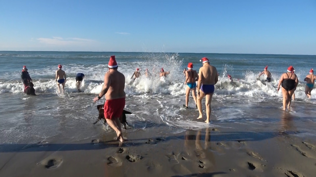A Torre del Lago tuffo di Capodanno anticipato: così si è evitato la «concorrenza» di Viareggio (con Vannacci)