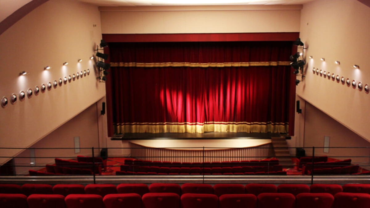 «Vivi spettacolo», carnet a 40 euro in vendita dal 29 dicembre: tre ingressi al cinema e tre a teatro. Smeriglio: «D'aiuto ai romani e agli esercenti»