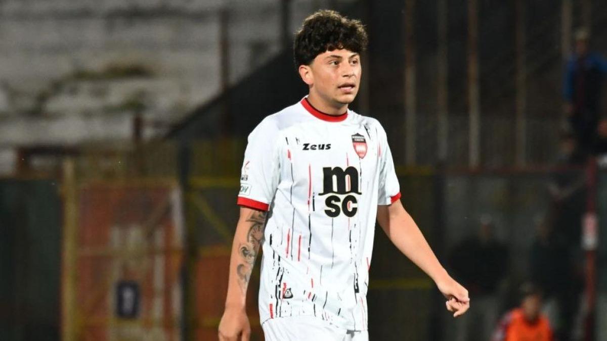 Calciatore di 18 anni accoltellato a Napoli, il 15enne che l'ha colpito: «Avevamo litigato una settimana fa». Poi aveva comprato un coltello