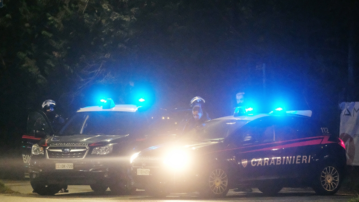 Giallo nel Lodigiano, 49enne investito e ucciso in una stradina (a senso unico) da un Suv abbandonato poco lontano