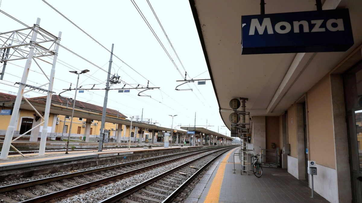 Monza, bambino di 9 anni resta bloccato sul treno per Como che parte dalla stazione: recuperato dai vigili e riconsegnato alla madre