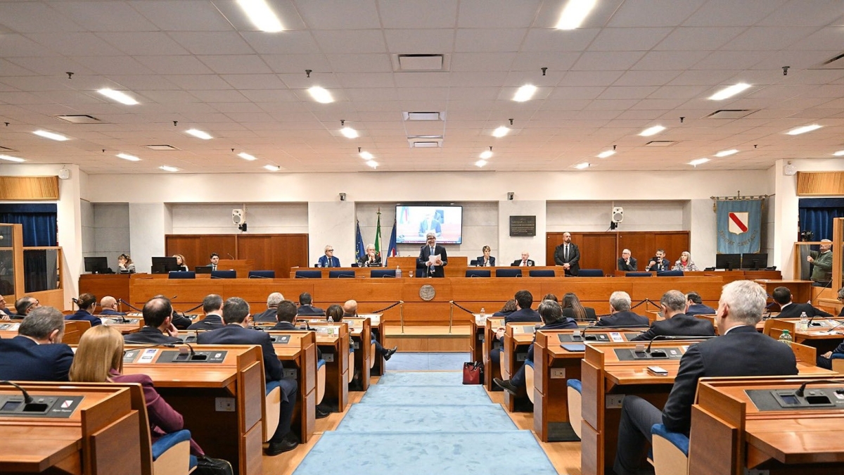 La squadra di Fico entra in campo