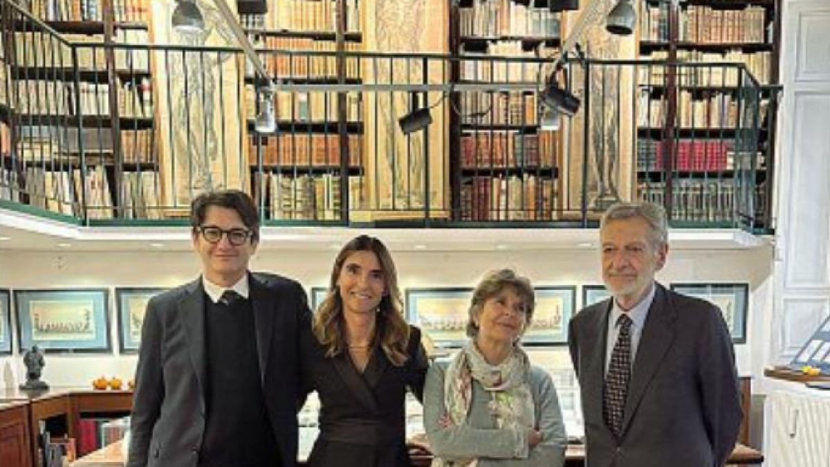 La libreria antiquaria Mediolanum compie un secolo: «Qui Umberto Eco scoprì il libro da cui è nato "Il nome della rosa"»