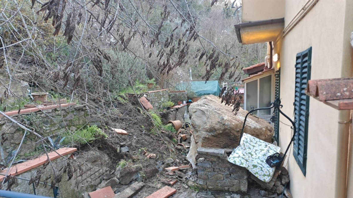 Frana a Pian del Mugnone: chiusa la Faentina, evacuate 5 persone