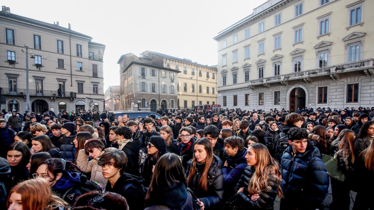 L'addio ai ragazzi italiani morti nella strage di Crans-Montana: «Ora ci sia giustizia per i nostri angeli»