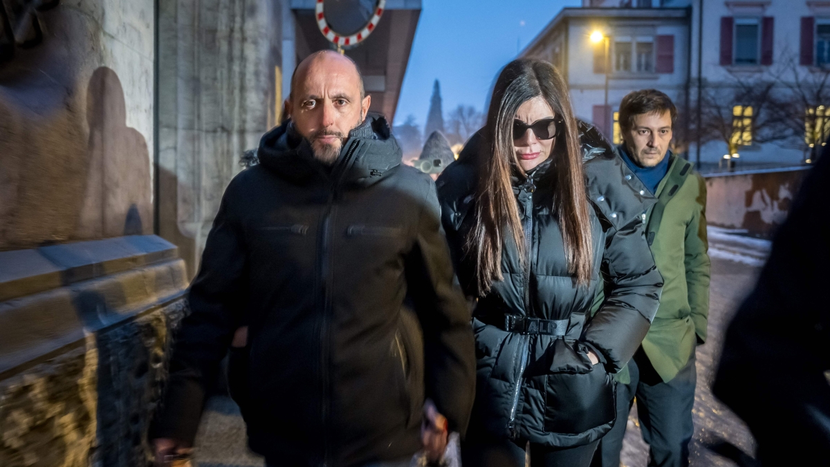 Arrestato il titolare del bar Le Constellation: «Rischio di fuga». Per la moglie la richiesta dei domiciliari | «Tolsero i video dai social»