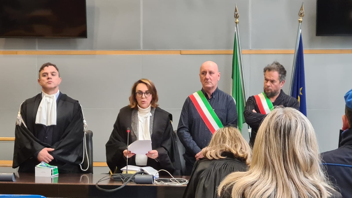 Uccise a colpi di zappa la psicoterapeuta che lo ospitava: ergastolo all'amico di famiglia