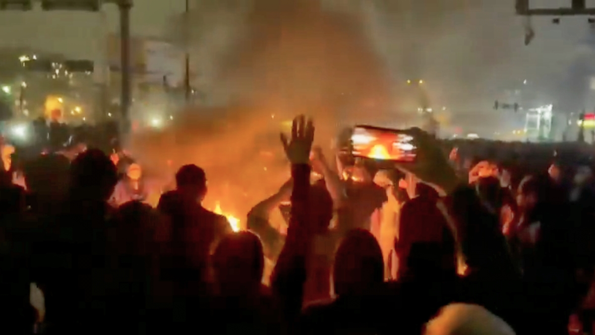 Se questa volta crollano davvero gli ayatollah: i 4 scenari per il futuro dell