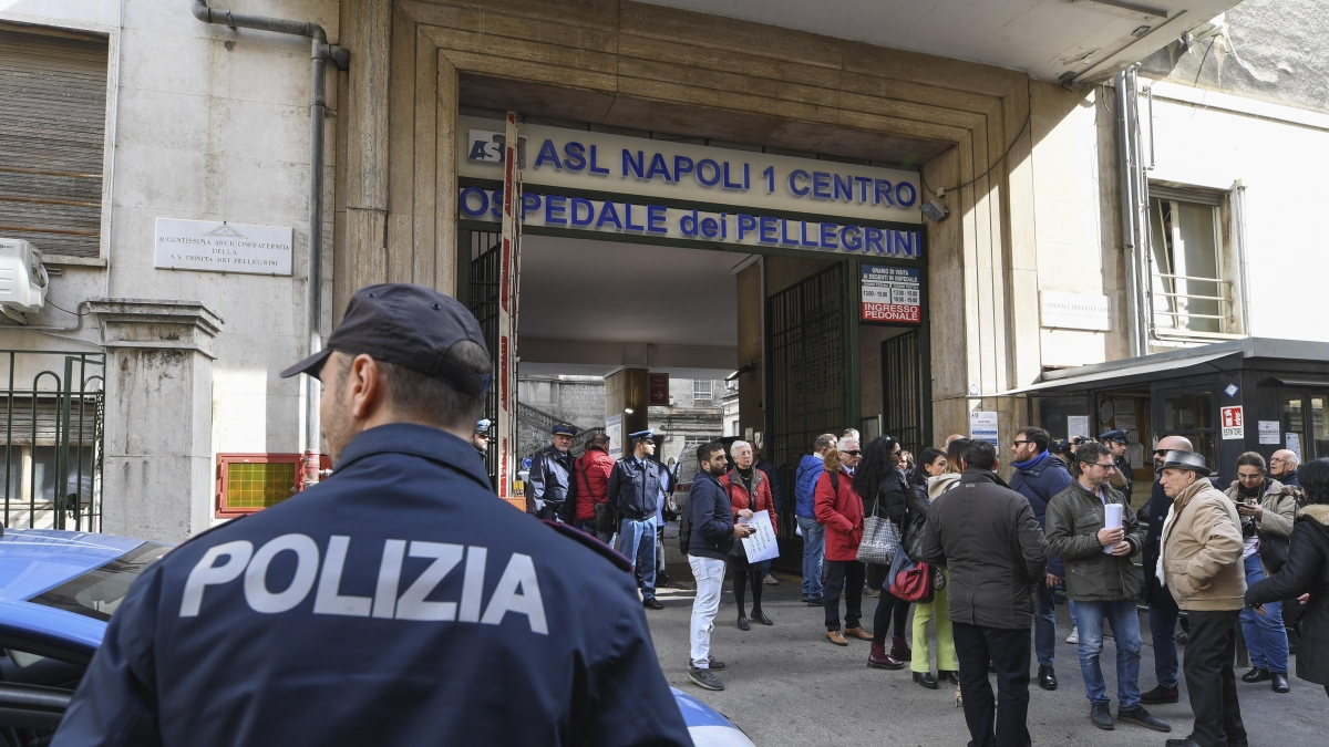 Napoli, lite e aggressione vicino piazza del Gesù: 17enne finisce in ospedale, denunciato un 15enne
