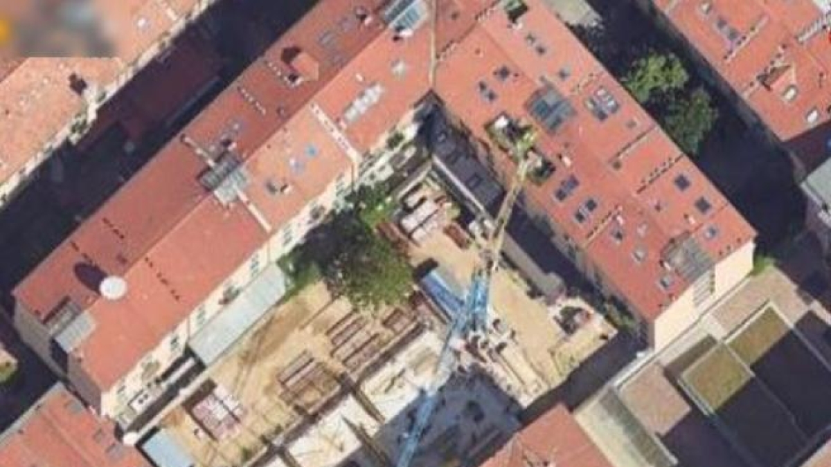 Urbanistica a Milano, demolizione della palazzina in via Fauché. L’ansia delle Famiglie sospese: «Adesso siamo terrorizzati»