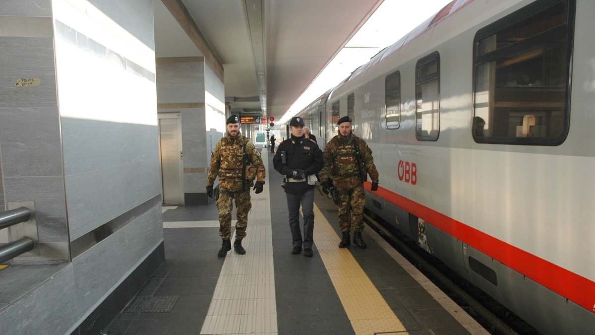 Dl sicurezza, approvato in Consiglio dei ministri: fermo preventivo di 12 ore, divieto di porto di coltelli, «stato di giustificazione» per le Forze dell'Ordine