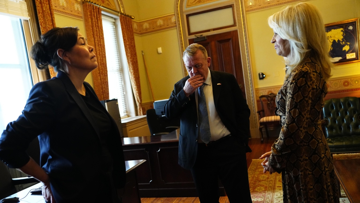 Groenlandia, Germania e Svezia inviano militari. Il vertice alla Casa Bianca dura 50 minuti | Bannon: anche il Canada in gioco 