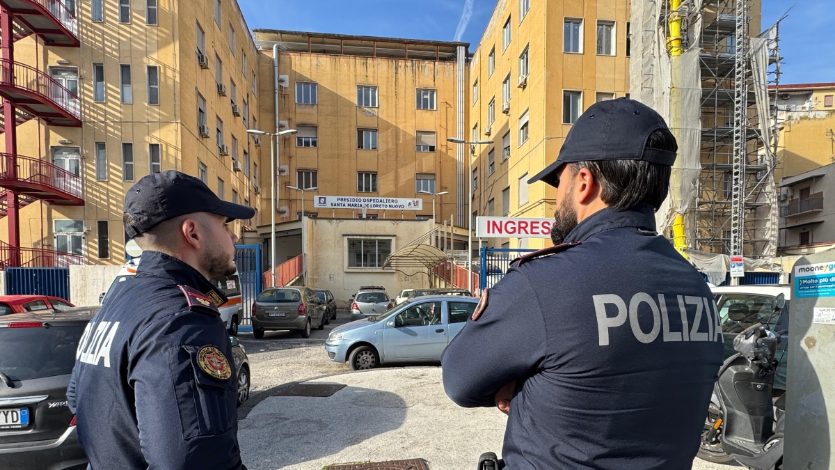 Napoli, 29enne ferito alla testa con un colpo di pistola: non è in pericolo di vita. Il suo racconto: «Ero in auto, aggredito da due persone in scooter»