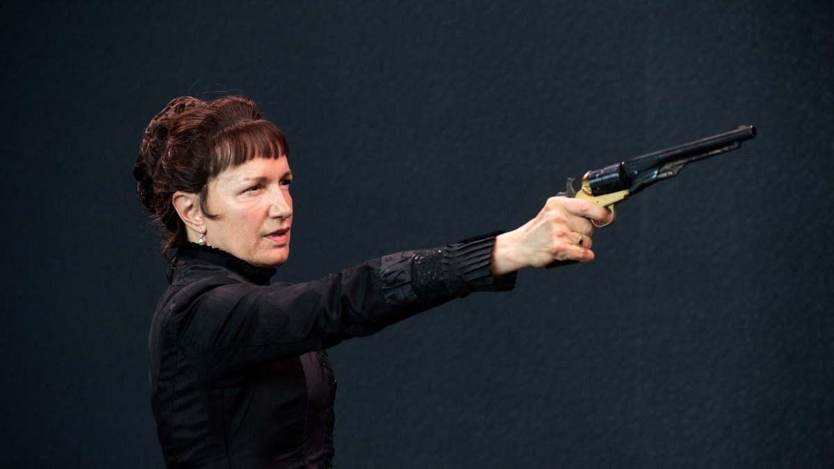 «Crisi di nervi» di Cechov visto dalla coppia Crippa-Stein. Tre atti unici contro l'attualità a tutti i costi