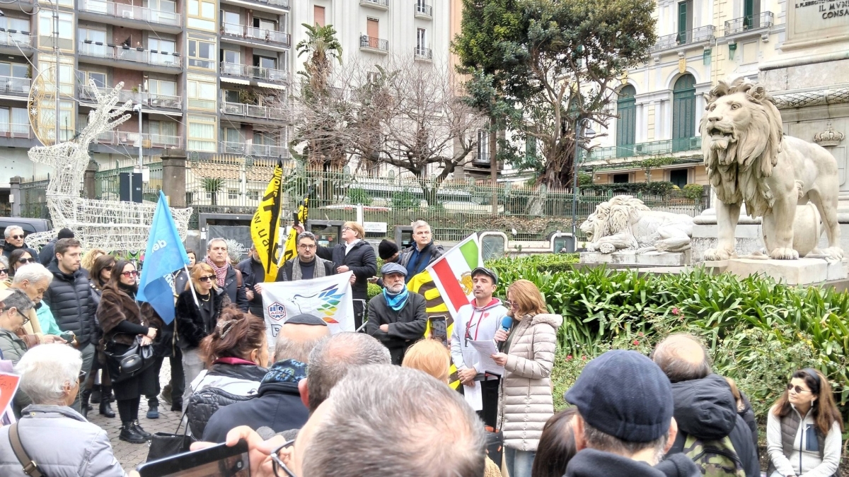 Napoli, manifestazione a sostegno del popolo iraniano: «Non possiamo restare indifferenti, i governi si muovano»