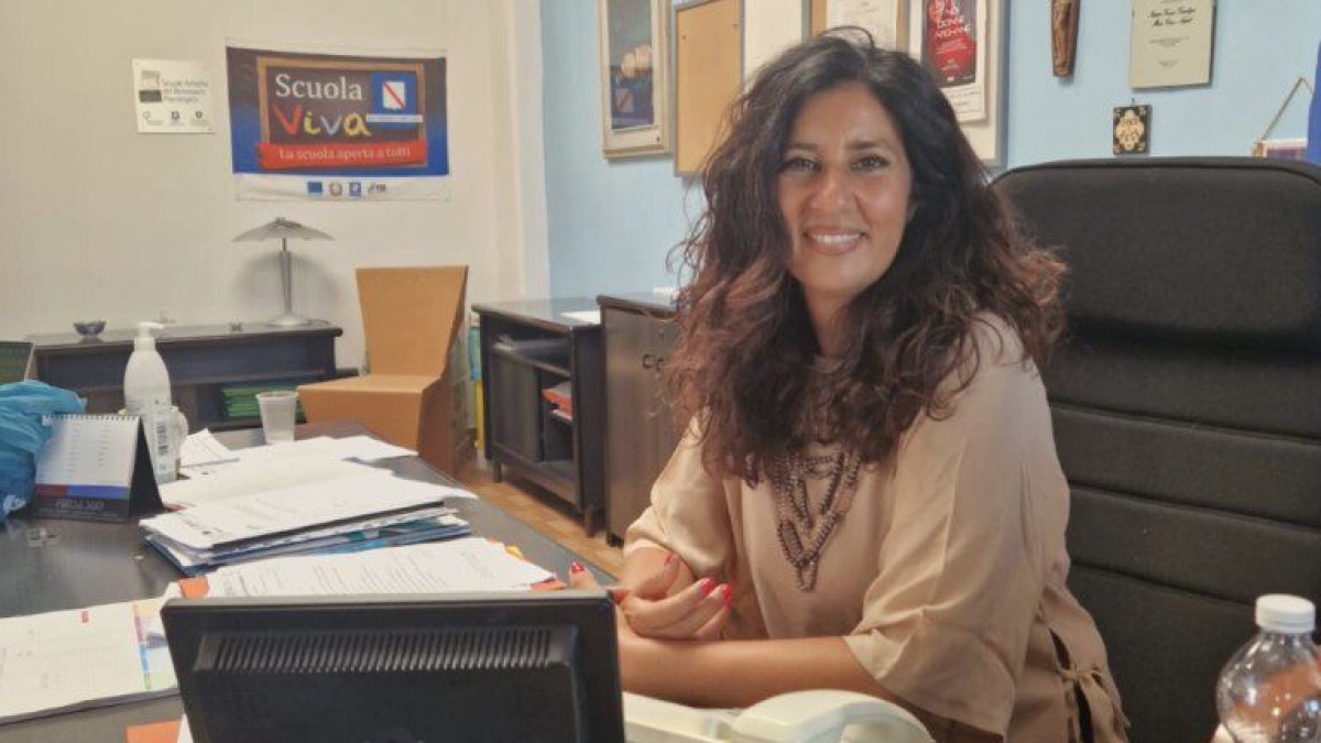 Valeria Pirone, la preside di Ponticelli che per prima ha adottato i metal detector a scuola: «Effetti positivi, i ragazzi ora si sentono sicuri»