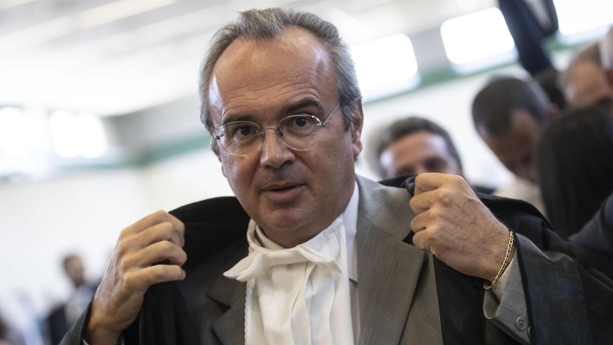 Fasano, trovato un proiettile davanti al Comune dove Tescaroli presenta il suo libro