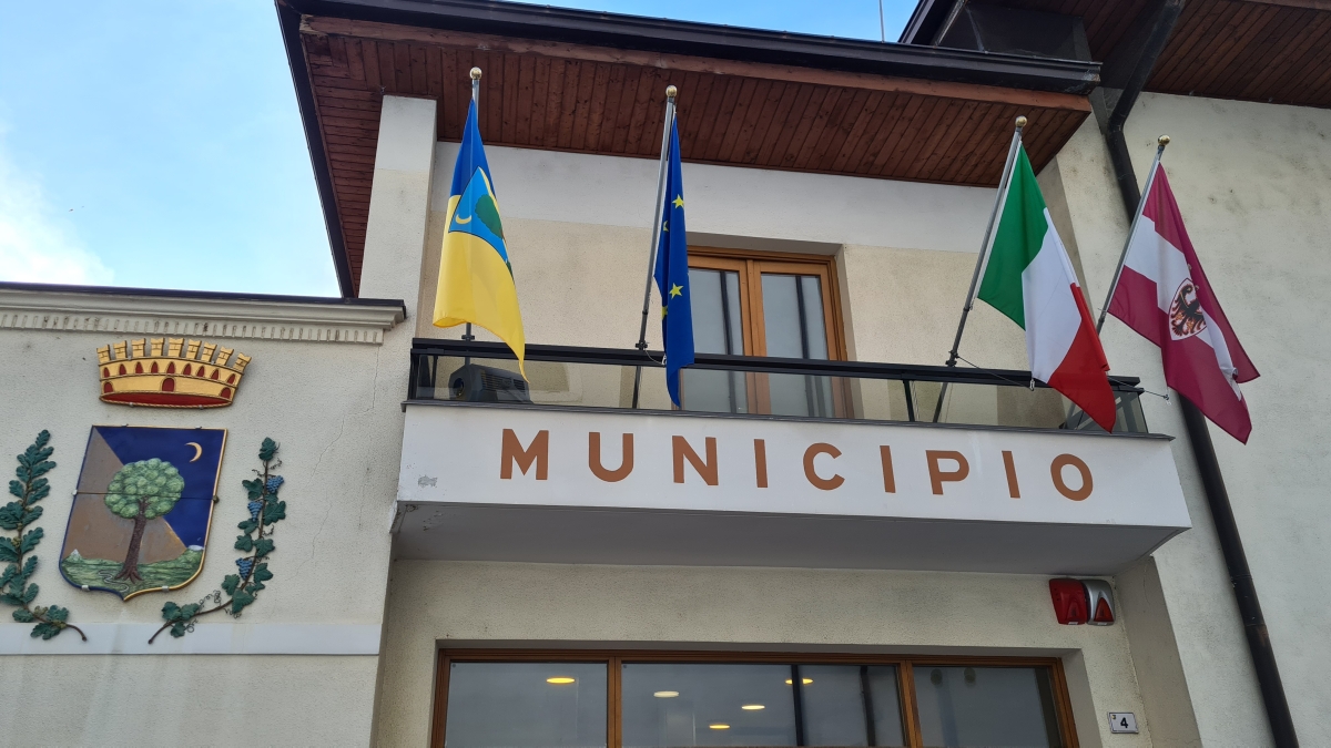 Roverè della Luna, dal Comune affidi diretti alla coop del sindaco e proroghe su pulizie e Progettone. La replica: «Agito correttamente»