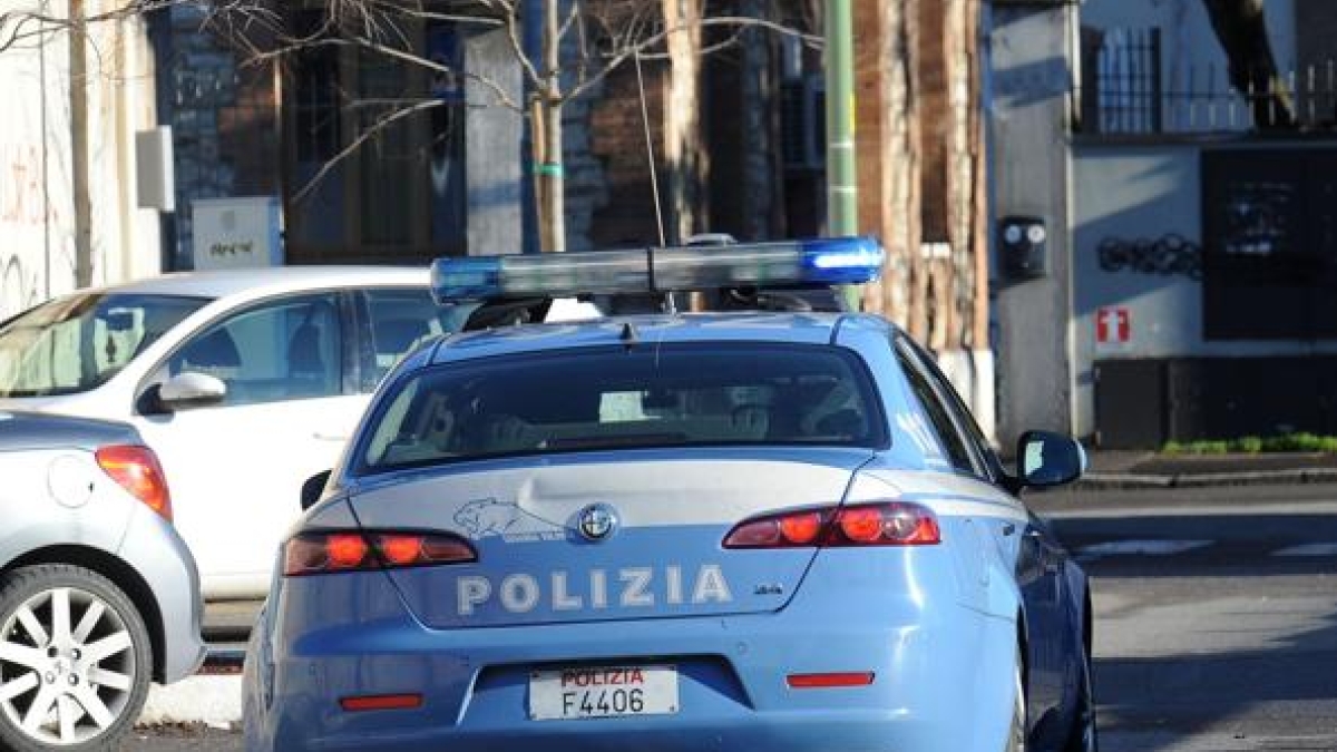 Scontri in A1 tra ultras del Napoli e della Lazio: 80 tifosi laziali bloccati al casello. Sequestrate mazze e coltelli