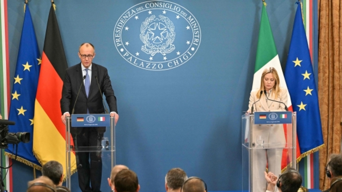 Meloni sceglie la linea prudente: «Combattere Trump non è una buona idea, avremmo solo da perderci»