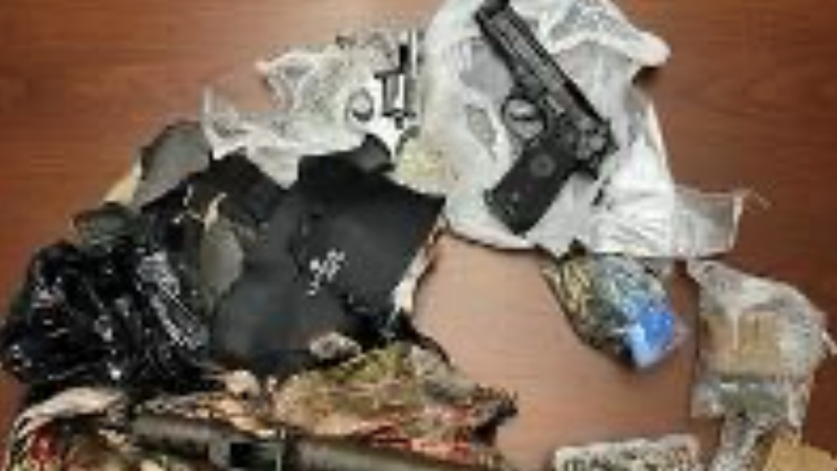 Varese, sorpresa durante la spedizione degli speleologi: nel cuore della montagna spuntano mitragliatori e armi da guerra