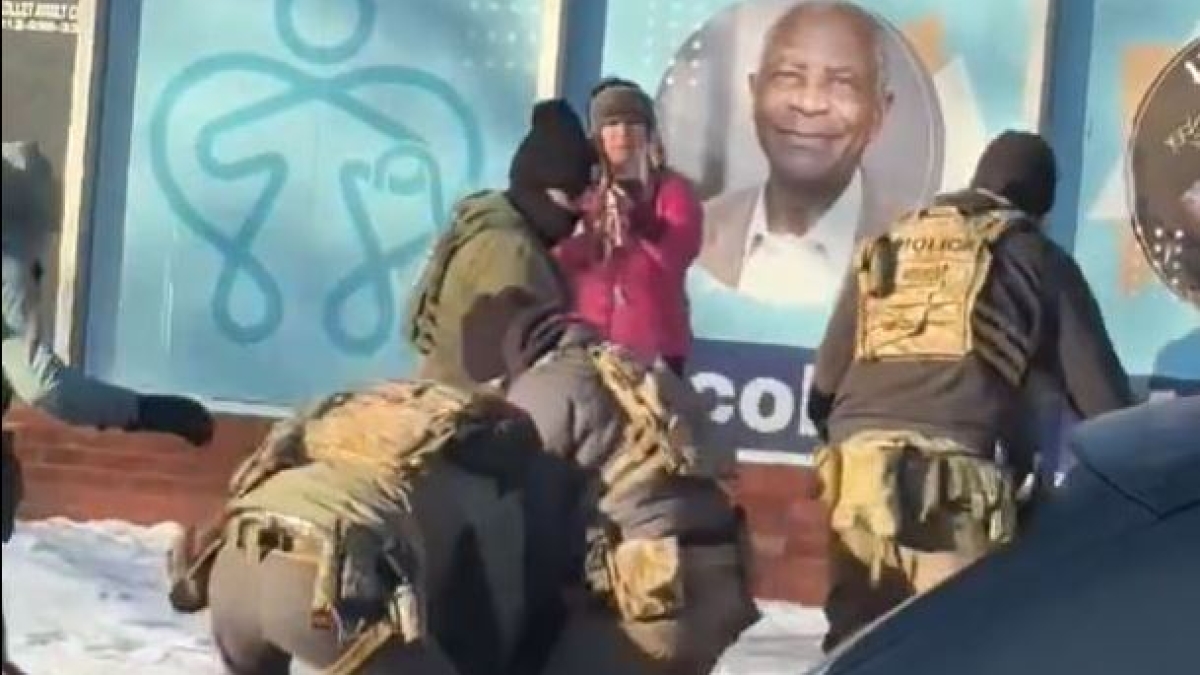 Minneapolis, agenti federali sparano e uccidono un uomo: esplode la protesta in città. E l