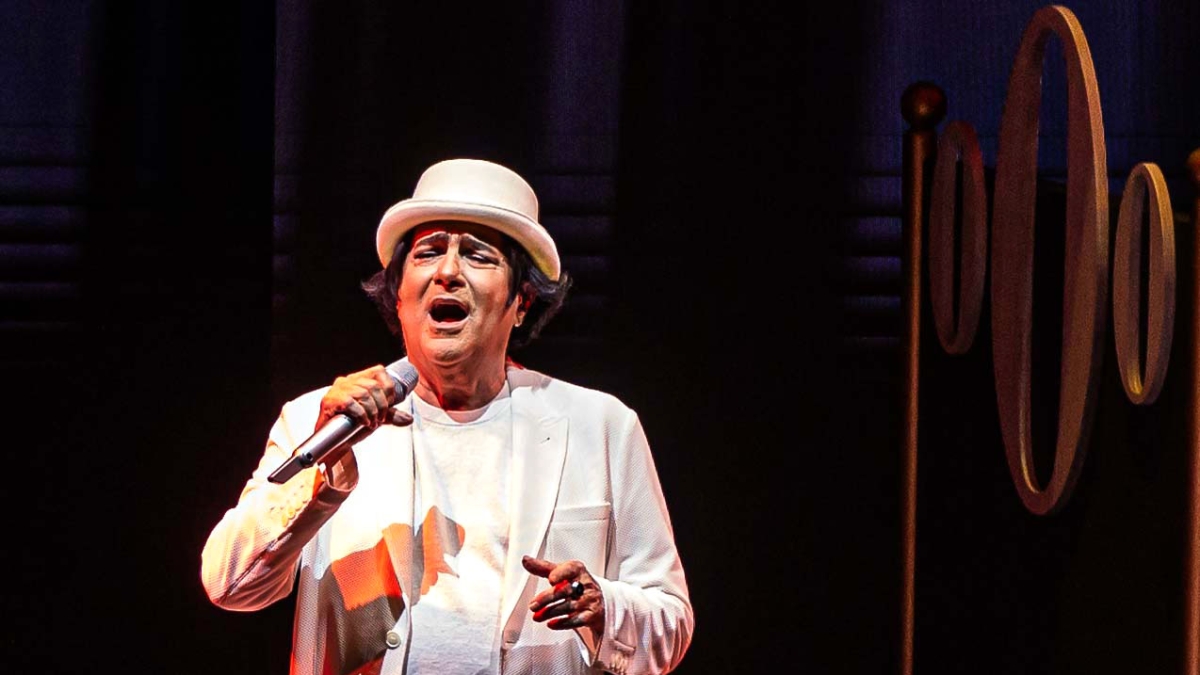 Renato Zero, il tour parte dalla sua Roma con attacchi contro i femminicidi (ma anche contro l'aborto)